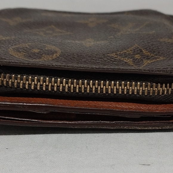 Louis Vuitton Brown Monogram Wallet - Picture 4 of 16